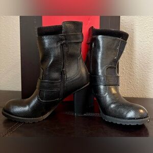 Black Faux Leather Ankle Boots G by Guess Sz 5.5